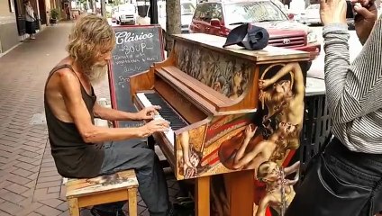 Evsiz Bir Adam Deyip Geçmeyin