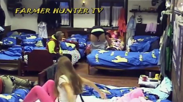 Farma 6 Kristijan skinuo gace i legao na Staniju