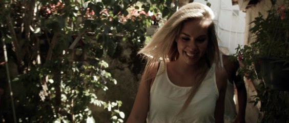 Mon nouveau clip "On the road" est en ligne. Un peu de soleil et d'été dans le froid quotidien.