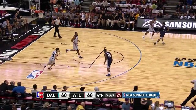 Glen Robinson İ Throws Down the One-Handed Slam!