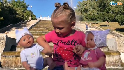 Descargar video: ✔ Кукла Ненуко и девочка Ярослава. Прогулка в Парке у Фонтана. Nenuco Doll. A promenade in the park