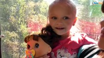 ✔ Кукла и девочка Ярослава катаются на Детской Канатной Дороге. Alive Doll on the cable railway ✔ (1)