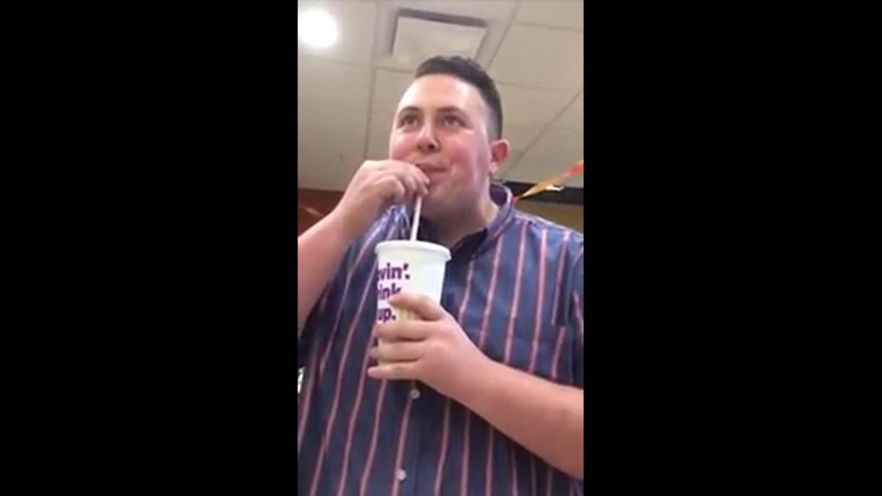 Dubstep avec un gobelet McDonald's