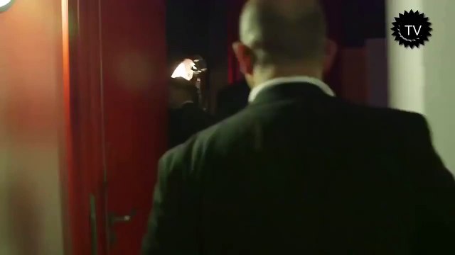 Luis Suarez bite lionel messi hand سواريز يعض ميسي