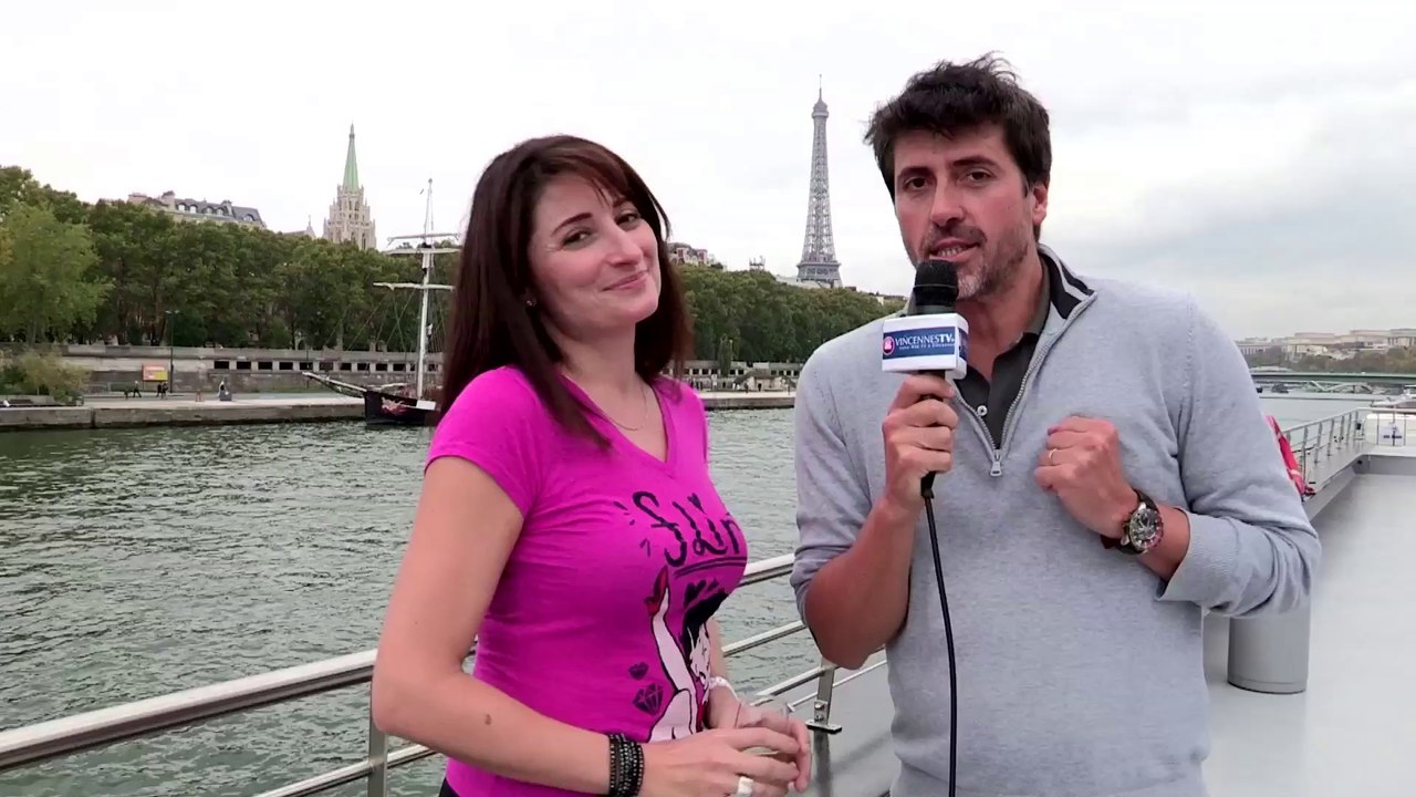 Vintage American Car Club France de Vincennes fait la fête sur les bateaux mouches à Paris