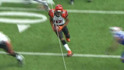 Can't-Miss Play: Jones goes airborne