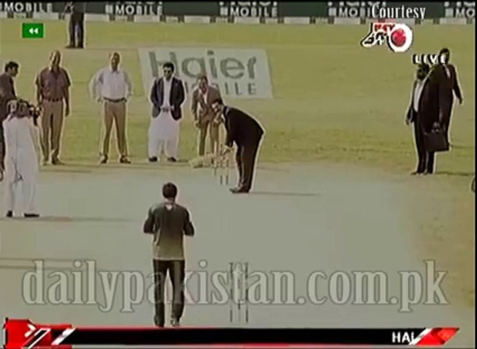 پاک فوج کے سپہ سالار نے کھیل کے میدان میں بھی دھوم مچادی