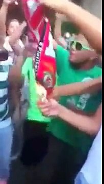 Adeptos do Sporting atacam carrinha com benfiquistas