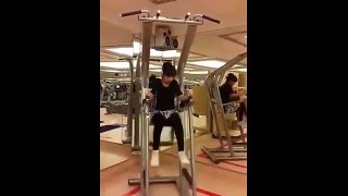 Qandeel baloch doing workout at gym