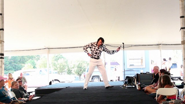 Don Goodfleisch sings 'Johnny B Goode' Elvis Week 2015