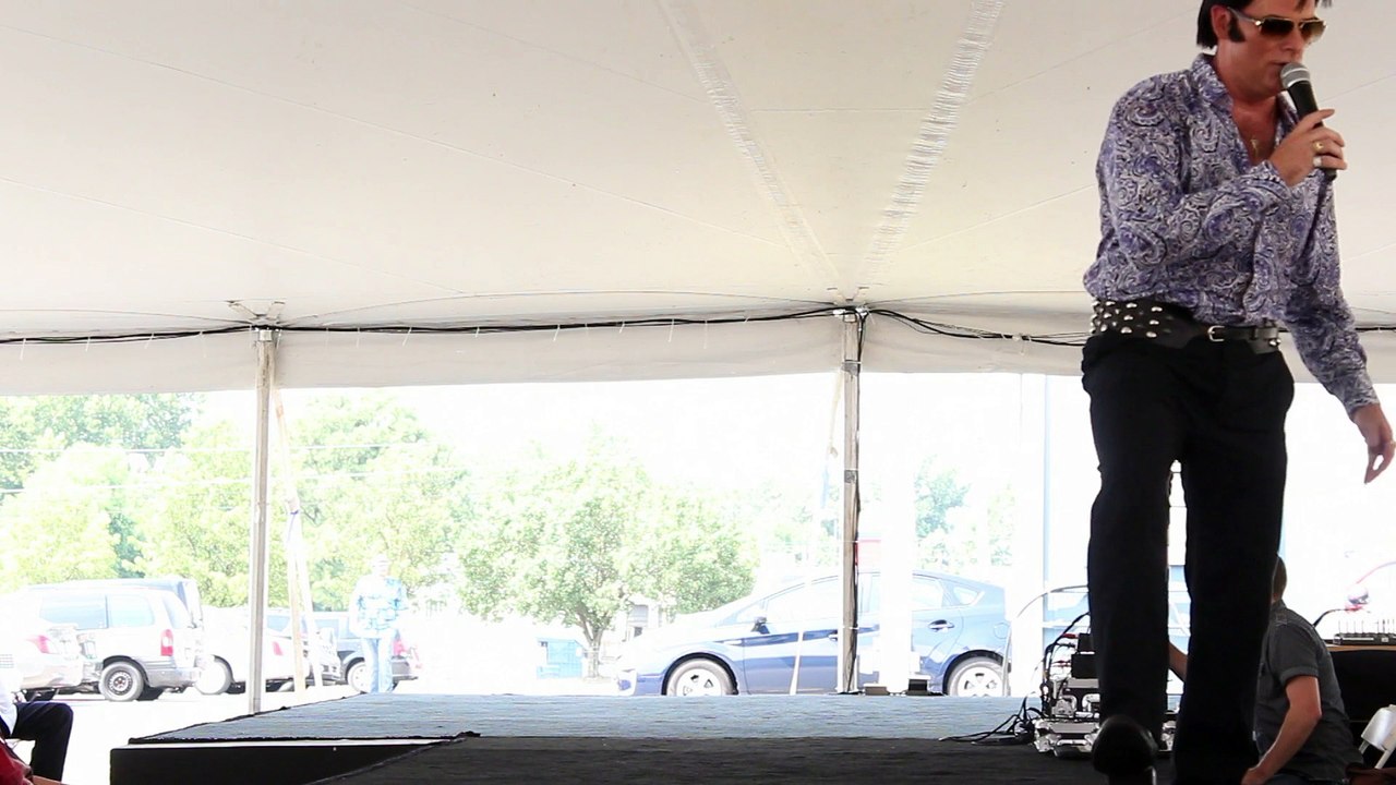 Todd Bodenheimer sings 'All I Needed Was The Rain' Elvis Week 2015