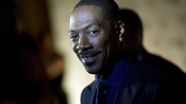 Eddie Murphy on the red carpet at Mark Twain Prize ceremony
