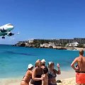 جس نے یہ ویڈیو نہیں دیکھی اسنے کچھ بھی نہیں دیکھاہوائی جہاز کتنے قریب سے گزر رہا ہے - Aroplain Video For Watch