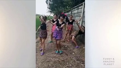 Crazy funny girl dancing !!