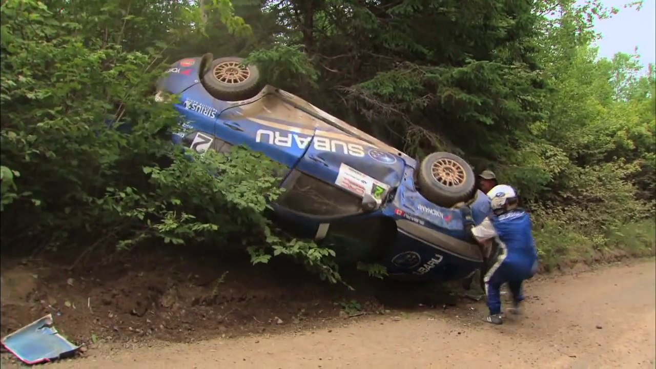 Crash violent en rallye : 2 tonneaux pour la Subaru