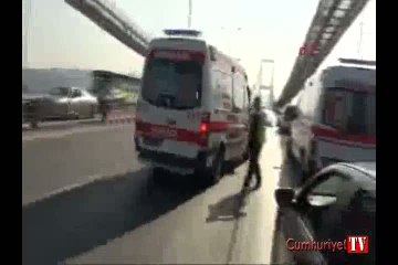 Boğaziçi Köprüsü'nde metrobüs otomobile çarptı