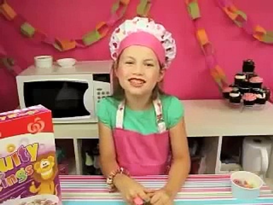 SAUSAGE ROLL ROCKET POPS! Bake a treat 4 fathers day Charli & Grandma as special guest