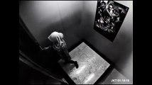 Asansörde Tek başına kalan kıza saldıran iki kap kaççı  )