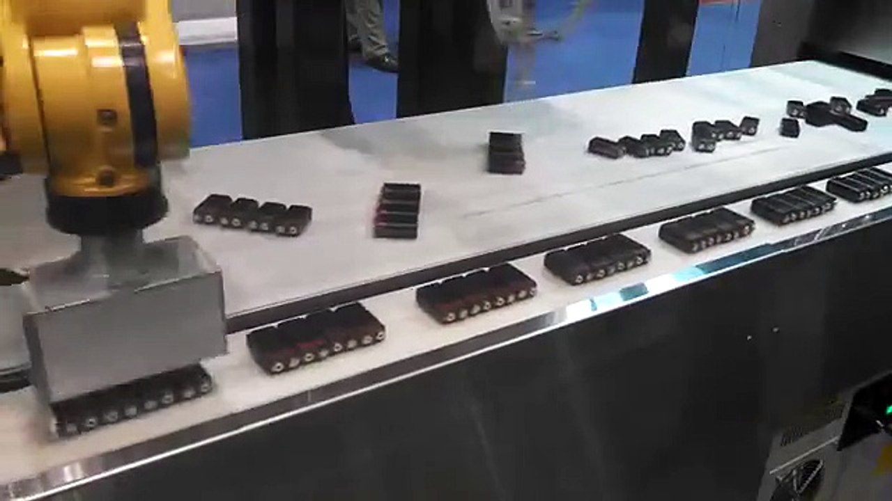 Packing Robots Display Amazing Precision
