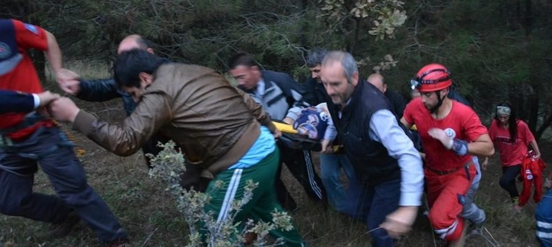 Mantar toplarken uçuruma yuvarlandı böyle kurtarıldı
