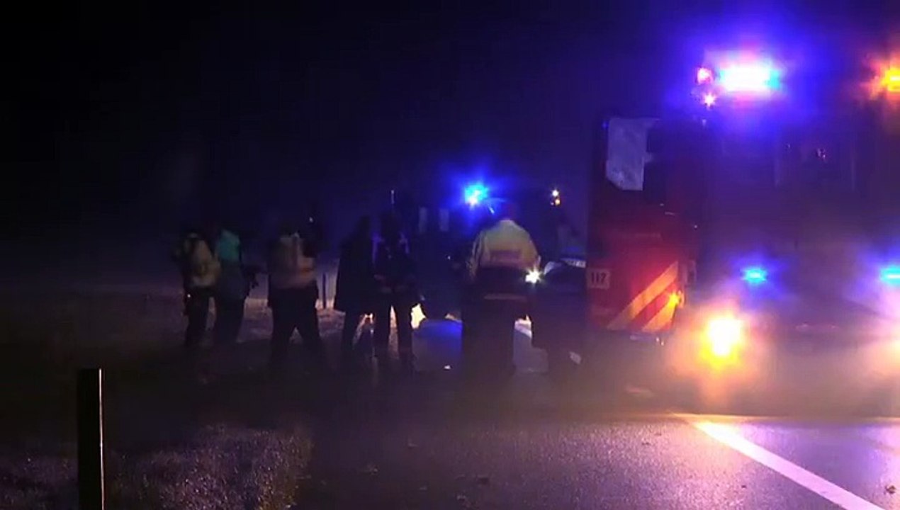 Autos en vrachtwagen botsen op A7 - RTV Noord