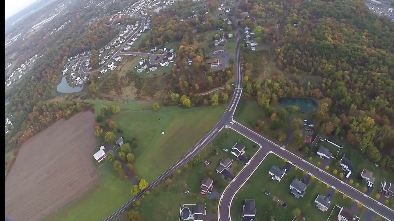 Un parachutiste percute des lignes électriques