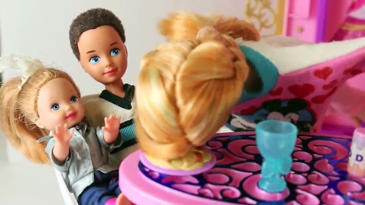 frozen barbie doll videos cookie swirl cruise baby anna elsa kristoff shopkins gymnastics