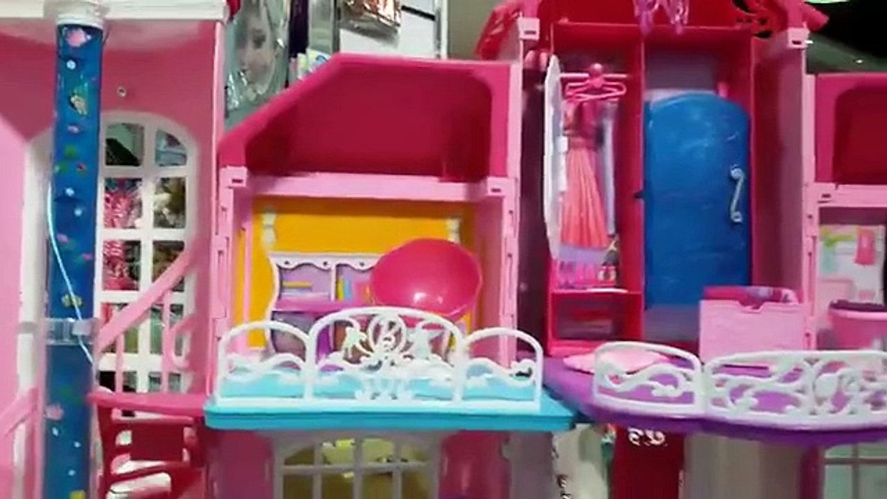 THE BIGGEST BARBIE DREAM HOUSE IN THE WORLD WITH ALL ITS STUFF KITCHEN BED ROOM