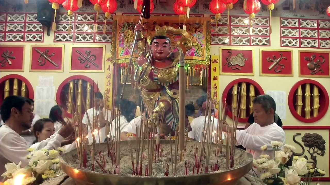 Körper als Nadelkissen: Piercings fürs Seelenheil auf Phuket