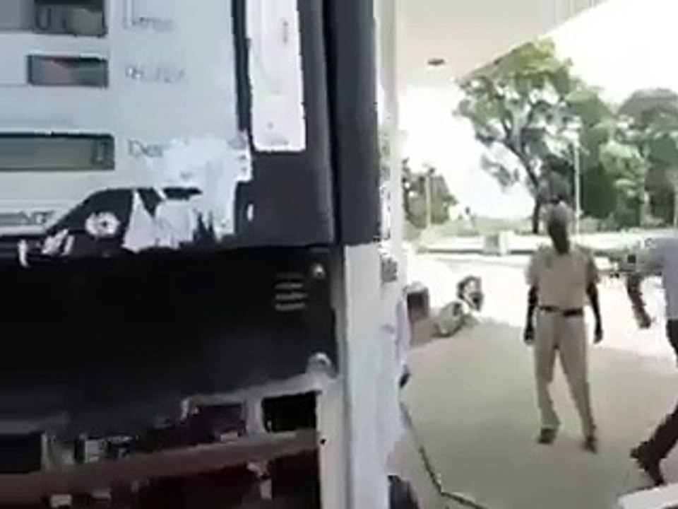 petrol pump walo ki bagairti check kro zara.