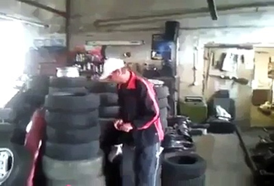 Yapılmaması gereken eşek şakası - Funny videos - Komik videolar