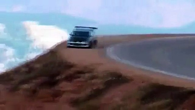 Yarış sırasında virajı alamayıp kaza yapmak - Funny videos - Komik videolar