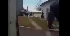 Avión argentino A-4R Fightinhawk choca en tierra y mata a un mécanico