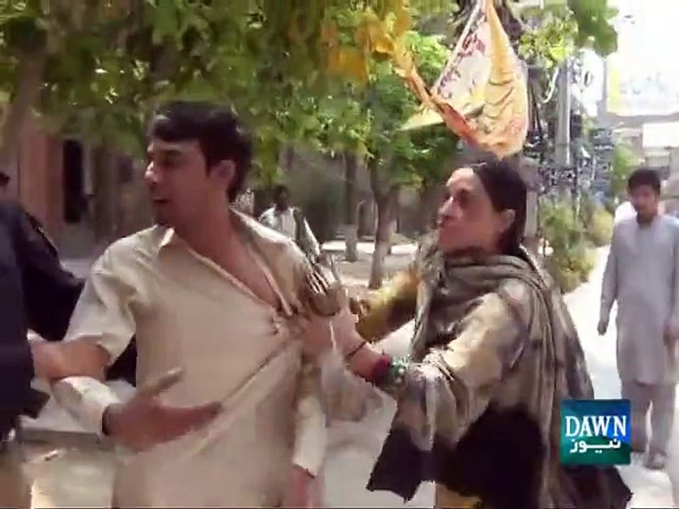 Insane Wife beating husband in court, no action by police