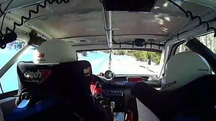 O verdadeiro piloto de rally! Capota o carro e sempre a acelerar como se nada se tivesse passado!