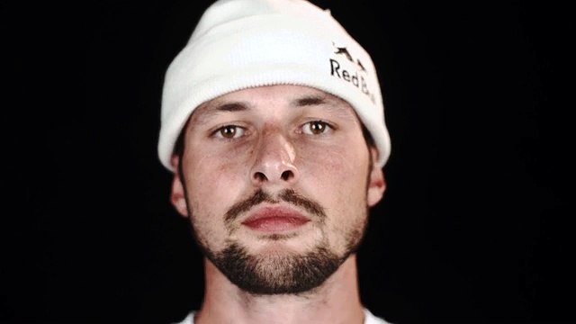 Session de skate en noir et blanc