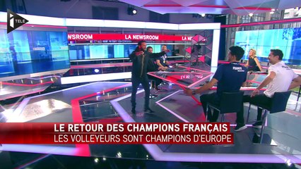 Cyril Hanouna félicite en direct l'équipe de France de volley