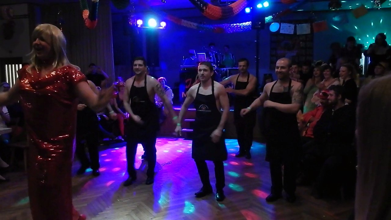 FFW Priesendorf Faschingsball 2015: Männerballett tanzt 'atemlos' . . .