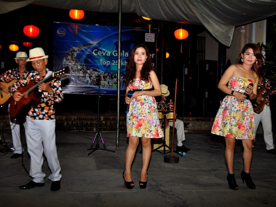 ZOOMBIE-PEPITO CORAZON- CHILLY CHA CHA-Ban nhạc Flamenco Tumbadora Biểu diễn Acoutic Gala Dinner tại Hồ Tràm Beach Resort