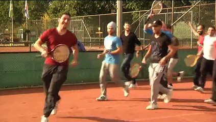 TC Nienoord biedt met clinics afleiding voor vluchtelingen - RTV Noord