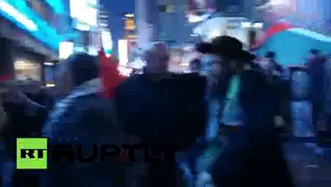 Israel vs. Palestine on Times Square- More than a thousand rally in NYC