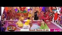 Abhi ne Daandiya karte karte dhakka de kar giraya Pragya ko jis se Tanu hui Khush - 19th October 2015 -  Kumkum Bhagya