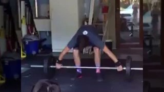 Weight Lifting Fail, do not try this guys !