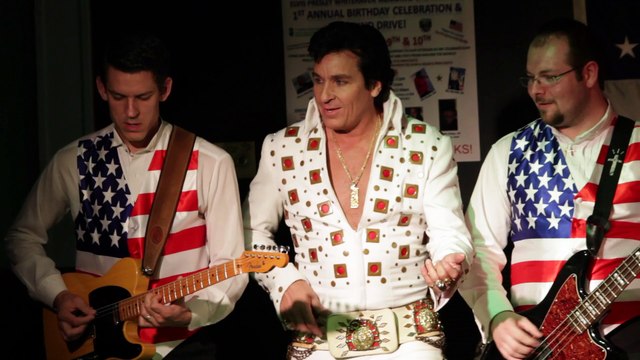 Todd Herendeen sings 'That's Alright Mama' Elvis presley Memorial VFW 2015