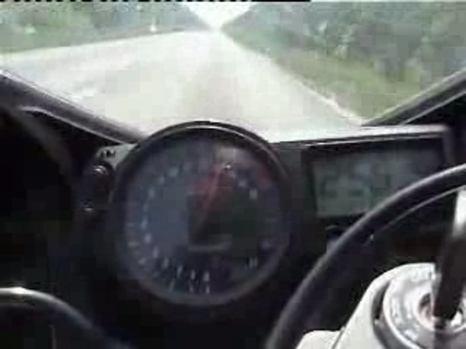 GSXR 750 sur route 285 km/h