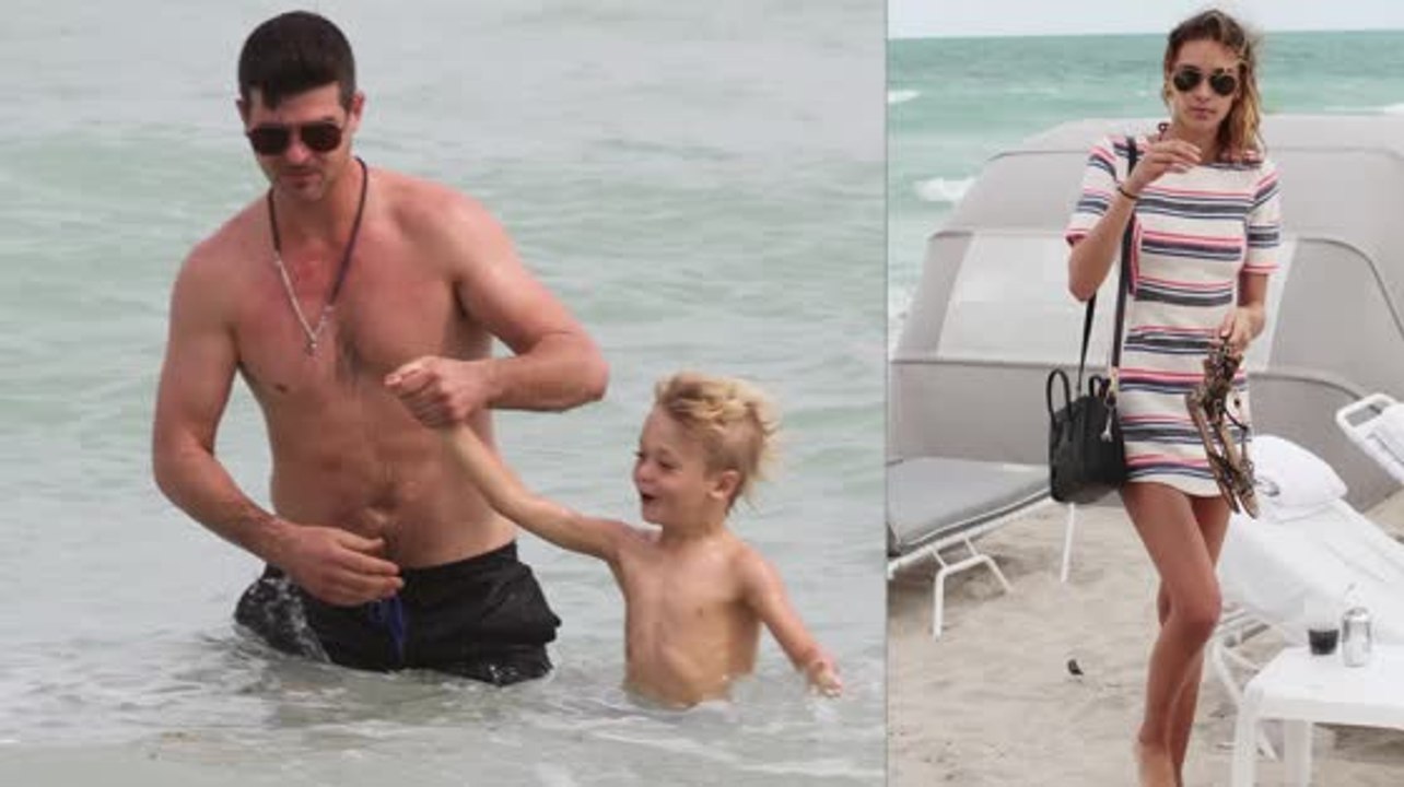 Robin Thicke, sein Sohn und April Love Geary am Strand in Miami