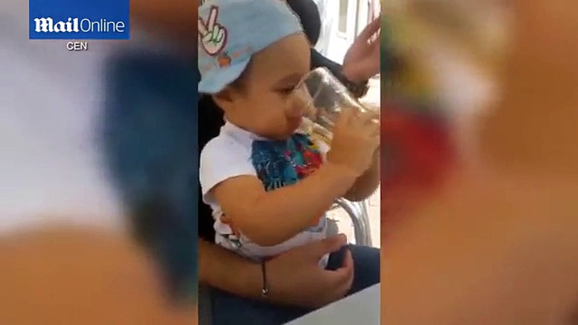 Video Choquante D Un Enfant Qui Boit De L Alcool Et Qui Fume Une Cigarette Video Dailymotion