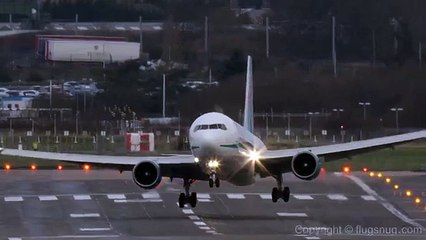 landing gear hammered in touchdown turbulence New video
