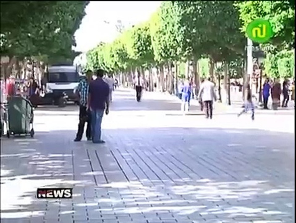 حقيقة الطفلة التي تقضي ليلتها على القاع في شارع الحبيب بورقيبة