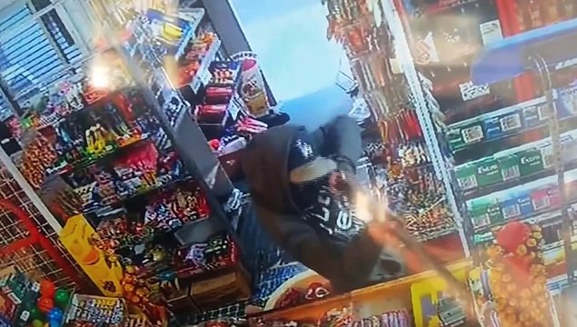 ¡Una simple escoba para asustar a los ladrones!